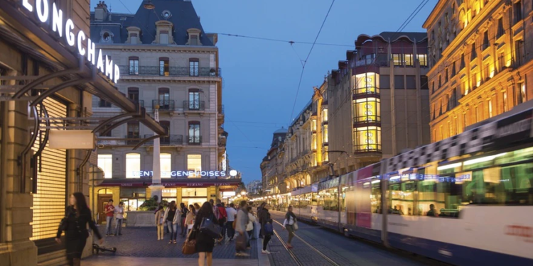 كيــــف تــخترق العقوبات الروسية عــــالم الترف في سويسرا