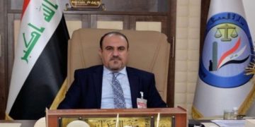 وزير العدل يعزل (7 موظفين) لارتكابهم مخالفات ‏قانونية