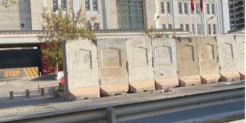 الأجهزة الأمنية تحيط “السفارة التركية” في بغداد بالصبات الكونكريتية