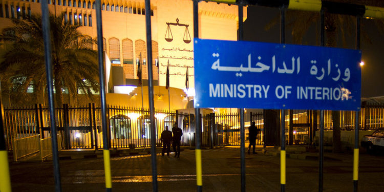 الداخلية تتحرك بعد فيديو مقهى “مخل بالآداب” في الكويت