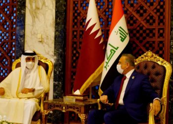 الكاظمي يلتقي تميم بن حمد آل ثاني في جدة