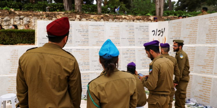 جنــود اسرائيليون ينجبون بعد مصرعهم .. “جدل النطف في إسرائيل”