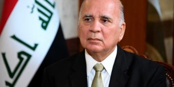 وزير الخارجية لنظيره الإيراني .. الحكومة من شأنها حماية سيادة العراق