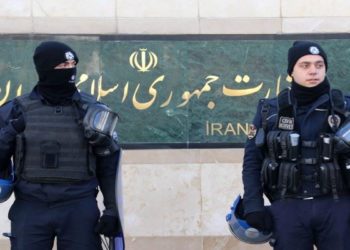 إيران تعتقــل “شبكة تجسس” يشتبه بارتباطها بالمخابرات الإسرائيلية