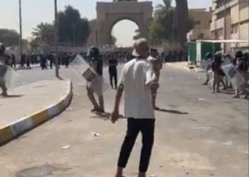 “وزير الصدر” يحـــــذر” من الاعتداء على المتظاهرين .. “الشعب خط أحمر”