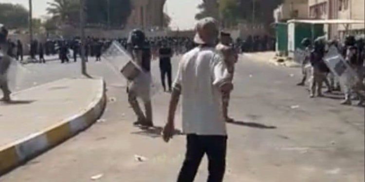 “وزير الصدر” يحـــــذر” من الاعتداء على المتظاهرين .. “الشعب خط أحمر”