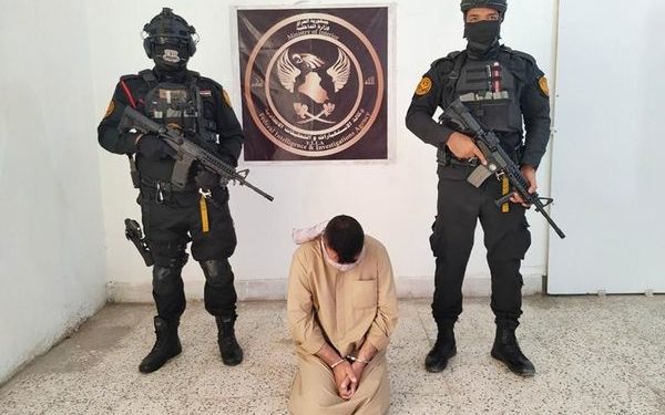 القبض على (8 إرهابيين) بينهم مسؤول عن تفجير عجلة مفخخة في بغداد + صور