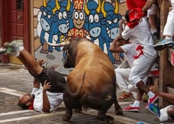 قتلى ومصابين فى مهرجان الموت بإسبانيا .. “اللعب مع الثيران”