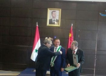 بشار الأسد يمنح السفير الصيني وسام الاستحقاق من الدرجة الممتازة