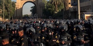  القوات الأمنية تمنع المتظاهرين من الدخول المنطقة الخضراء
