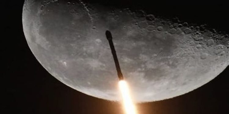 ناسا تتهم الصين بالتسبب فى تدمير القمر بصاروخ