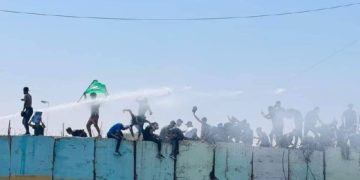 اطلاق قنابل الغاز لتفريق المتظاهرين عند المنطقة الخضراء وتسجيل اصابات + صور