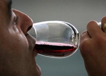 دراسة  .. شرب الكحول يحمي من 4 أمراض قاتلة بشرط