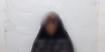 القبض على امرأة  في واسط متهمة بسرقة الدور السكنية