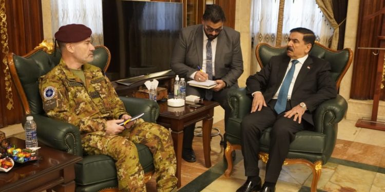 وزير الدفاع يستقبــــل قائد بعثة الناتو