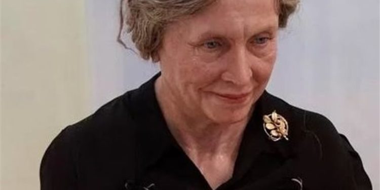 صماء كفيفة استشارها رؤساء أمريكا لمدة 60 عاما ,, “هيلين كيـــلر”