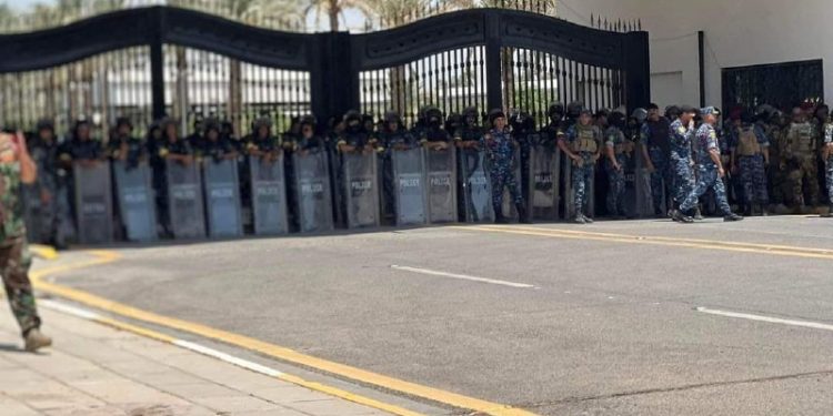 توجه بعض المتظاهرين إلى مجلس القضاء الأعلى