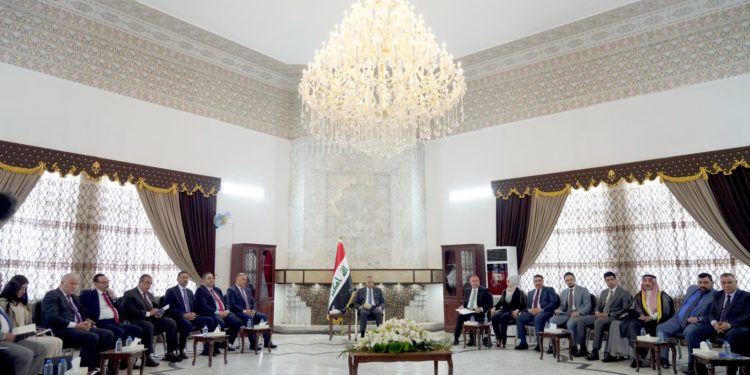 الكاظمي يجتمع بعدد من النوّاب والمسؤولين في محافظة نينوى