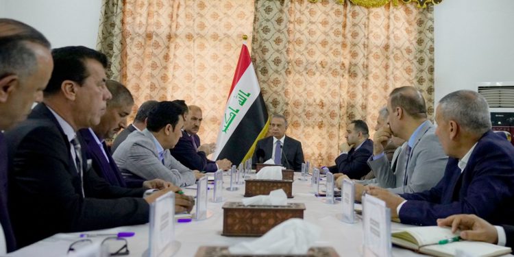 الكاظمي يجتمع بمسؤولي الدوائر الخدمية في محافظة نينوى