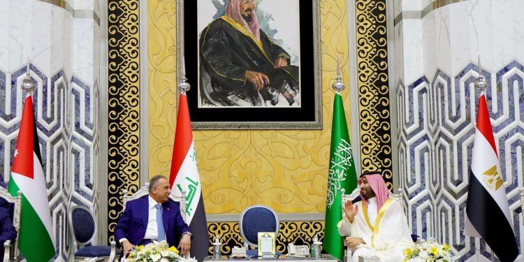 الكاظمي يصل إلى السعودية للمشاركة في قمة جدّة للأمن والتنمية