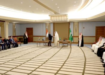 العراق والسعودية يوقعان اتفاقي (الربط الخليجي والتزويد الكهربائي) على هامش قمّة جدّة للأمن والتنمية