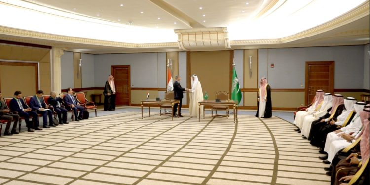 العراق والسعودية يوقعان اتفاقي (الربط الخليجي والتزويد الكهربائي) على هامش قمّة جدّة للأمن والتنمية