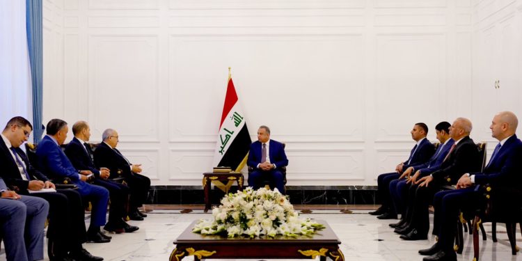 الكاظمي يستقبل وزير الخارجية الجزائري