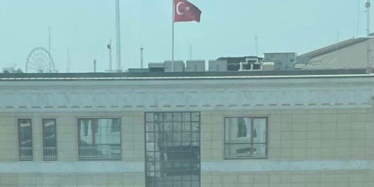 انتشار أمني كثيف أمام مبنى السفارة التركية داخل المنطقة الخضراء