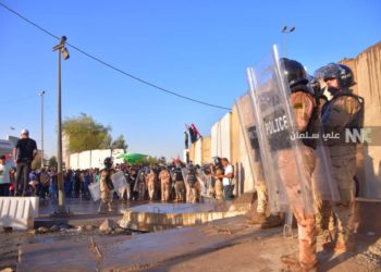 المتظاهرون يبدؤون الدخول إلى المنطقة الخضراء