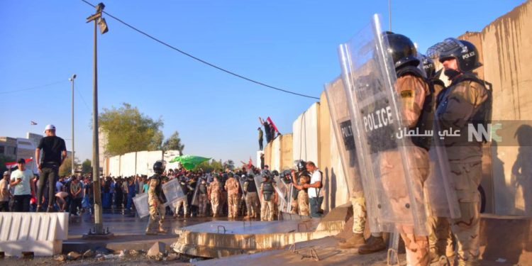 المتظاهرون يبدؤون الدخول إلى المنطقة الخضراء