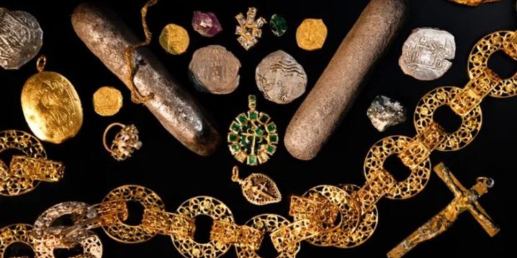  استخراج كنوز من سفينة غارقة منذ 350 عاما “سيدة العجائب”