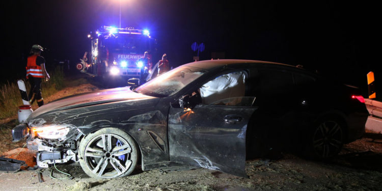 أنجبتها على الطريق وماتت بعد دقائق ,, مولودة تنجو سالمة من حادث سير تعرضت له أمها