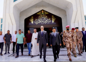 الكاظمي يستقبل جثامين شهداء الاعتداء التركي ويتقدّم مراسم التشييع الرسمي + صور
