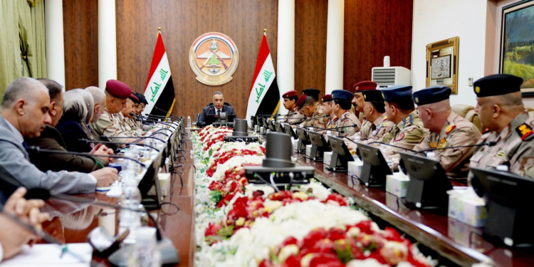 الكاظمي يترأس اجتماعاً للقيادات الأمنية والكوادر المتقدمة في وزارة الدفاع