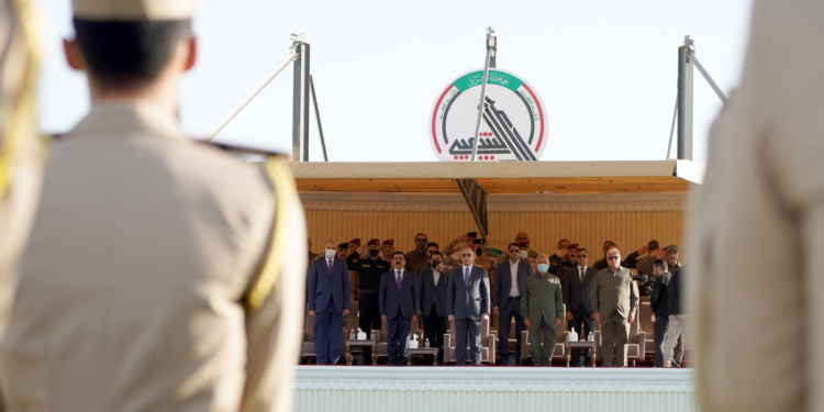 تغطية مصورة لحضور القائد العام للقوات المسلحة الاستعراض العسكري للحشد الشعبي بمناسبة الذكرى 8 لتأسيسه