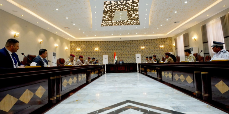 الكاظمي يترأس اجتماعاً لقيادات الأجهزة الأمنية في محافظة الأنبار