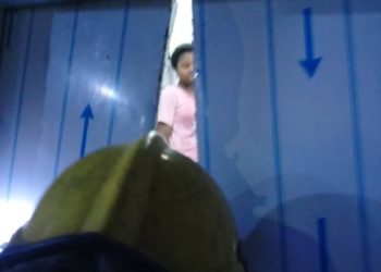 انقاذ فتاة آسيوية علقت في مصعد إحدى البنايات في بغداد + صور