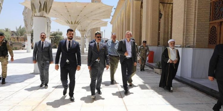 السفير الألماني يقوم بزيارة جامع أبو حنيفة + صور￼