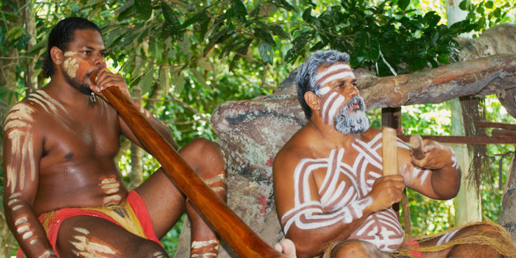 السكان الأصليون الذين يدركون بالعين ما نراه بالمنظار .. (نظرهم أقوى من البشر 4 أضعاف)