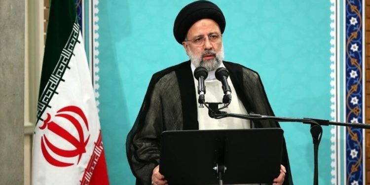 الرئيس الإيراني يعلق على زيارة بايدن .. تدخلات ستضرب الأمن الإقليمي