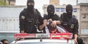 الشرطة الإيرانية (تـــوقف محتجين) على انحسار مياه بحيرة شمال غربي البلاد