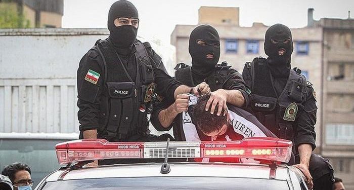 الشرطة الإيرانية (تـــوقف محتجين) على انحسار مياه بحيرة شمال غربي البلاد