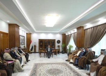 فائق زيدان يجتمع مع عشائر ذي قار