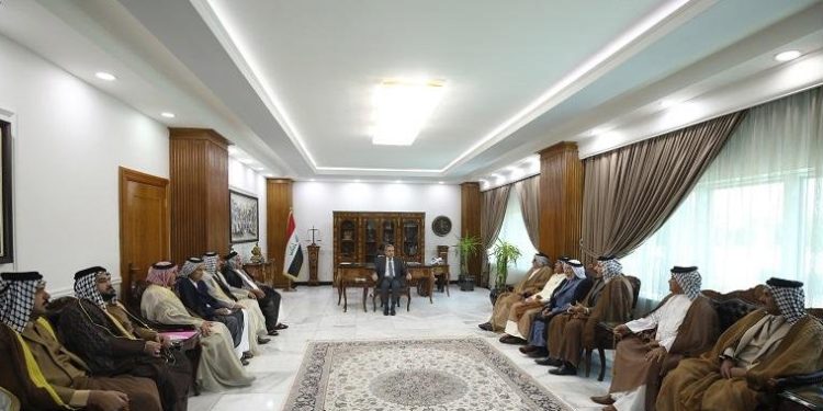 فائق زيدان يجتمع مع عشائر ذي قار