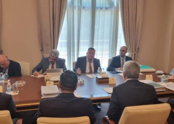 اللجنة الخاصة بالــ”تجديد الحضري لمدينة النجف” تجتمع بحضـــور المحافظ
