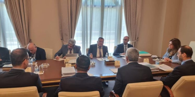 اللجنة الخاصة بالــ”تجديد الحضري لمدينة النجف” تجتمع بحضـــور المحافظ