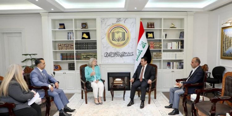 السفيرة الأمريكية تؤكد دعم بلادها لسيادة وأمن العراق