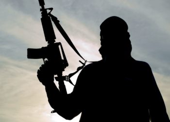  إطلاق النار على قوة أمنية وموظفين أثناء حملة لرفع التجاوزات