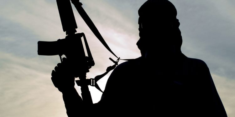  إطلاق النار على قوة أمنية وموظفين أثناء حملة لرفع التجاوزات