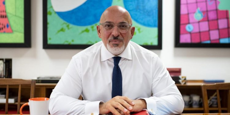 القصة الكاملة للعراقي (ناظم الزهاوي) اللاجئ الذي أصبح وزير المالية في بريطانيا